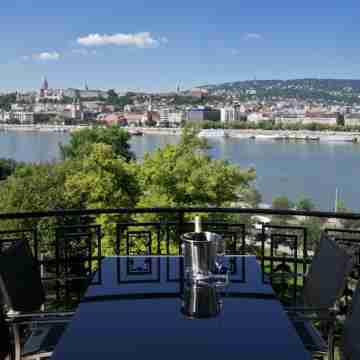 Modern apartment with a breathtaking view of the Danube and the mountains Others