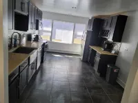 Spacious 3-bedroom, 2-bath condo, free parking/Oak Park