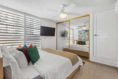 PLAYA AZUL 1 MODERN  2 /1! VIEW,PARKING,LOCATION!