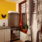 Apartment with parking in the medieval city, 100 m from the quay, shops.