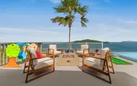 Gorgeous 5-BDRM Villa Maxine- Located on Famous Peterborg- Pool- Oceanside