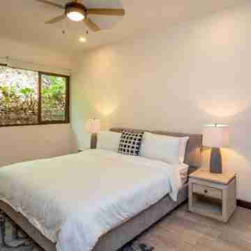 Villa Congo, RainForest Sanctuary in Manuel Antonio, 2 Bedroom with Huge pool Rooms