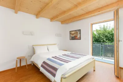Contemporary bolthole, short walk from City Hotels in 