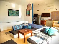 Huge gorgeous penthouse style,1 bedroom, 5 mins from everything, jungleview