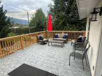 Spacious and Cozy house in charming Lake Cowichan