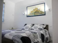 APPART T3 of 55 m2 SEA VIEW 2 BED 2/4/6 PERS, VERANDA, WIFI, GARAGE, 200 m FROM THE PORT Hotels in Port-Vendres