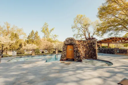 Tremont Lodge & Resort