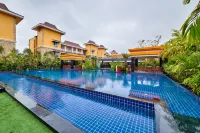 Mayfair Lake Resort - Pools