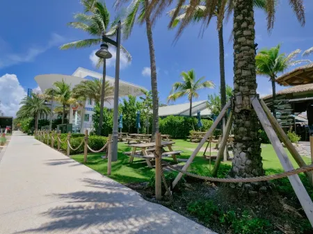 Beautiful tropical villa with heated pool, modern furniture - close to the beach