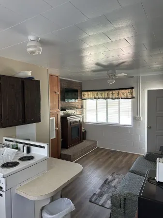 Quiet Cottage located in the heart of Burr Oak State Park - #4