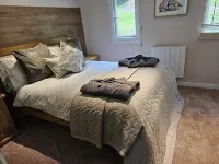 Rowan Tree Lodge with Hot Tub, a beautiful Woodland Retreat in Shropshire