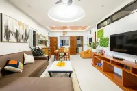Blooming 3 bedrooms for 7, infant, pet Hotel dekat Religious of the Virgin Mary