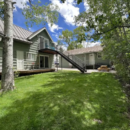 Walk to Everything in Ouray, ideal location! Air conditioner!