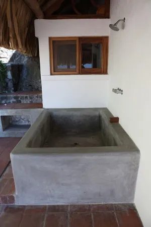 Exquisite Lake Front Villa: Private Cove, Sauna, Pizza Oven, Kayaks, SUPs