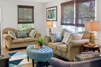 Thomas's Cozy Duplex - Centrally Located Hotels in Springfield