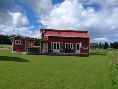 Large high standard holiday house, sauna, outdoor pool, boat Hotels in 
