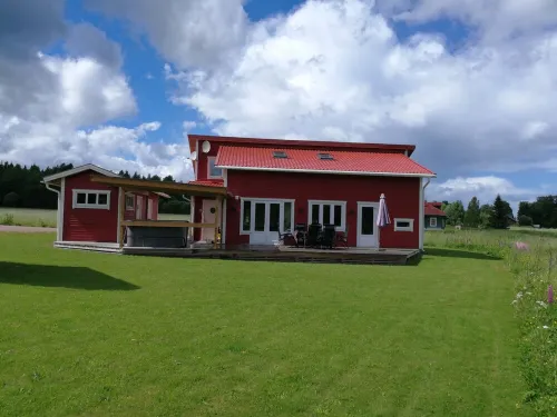 Large high standard holiday house, sauna, outdoor pool, boat