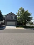 Home close to the Airport, shops and restaurants.