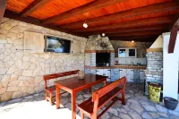 Extraordinary 3bed/3bath villa, with sea views,pool and hot tub for 8