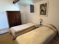 A typical sheepfold between Ventoux and Luberon Hotele w: Rustrel