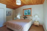 OCEAN FRONT/BEACH access, RENOVATED House Private Lot, PET Friendly, Short Term - บังกะโล