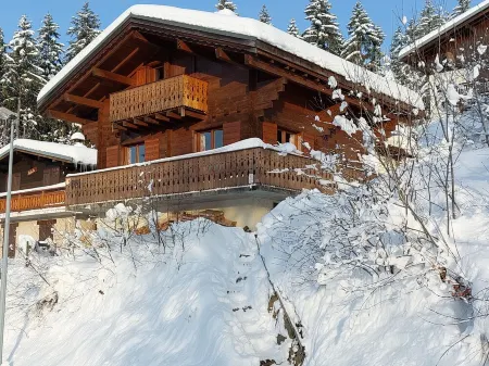 Chalet 80 m² - 4 bedrooms Отели в г. Крест-Волан