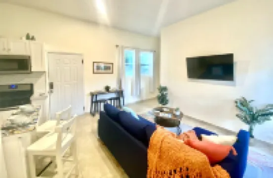 No Chores! 2 BD 2 BA in the heart of Havensight