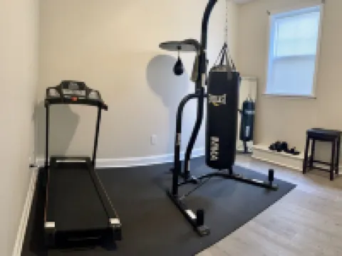 5 minutes to Cherry point! Family-sized townhouse with fireplace & balcony Hoteles en Havelock