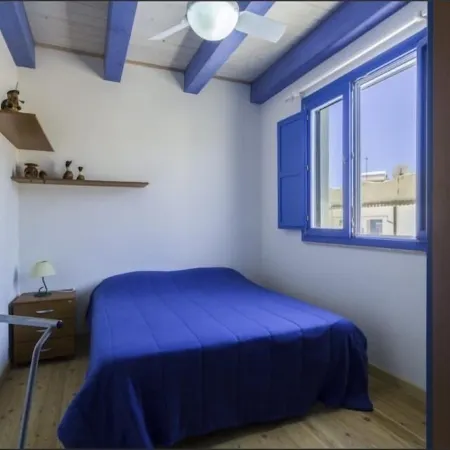 Villa Oliana: Elegant Oasis with Garden and Relaxation in Marina di Ragusa