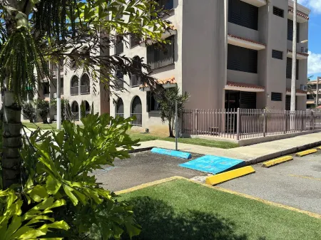 Beach, Pool, King Bed 1st Floor Spacious Apartment in Naguabo