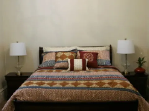 Apt. G above G Gallery & Glass Studio in a beautiful 1890 historic building Hoteles en Guthrie