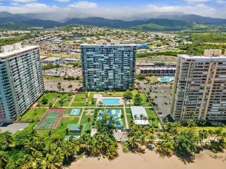 Ocean-Front, Family-Friendly Condo in Playa Azul, Luquillo. Sleeps up to 8!