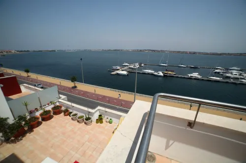 House with shared pool and garage 100 meters from the beach and overlooking the Ria Hotels in Ilhavo