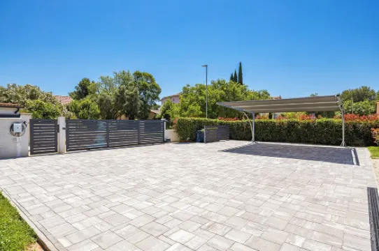 New villa Maris with private pool just 500m from beach