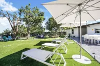 Dior Gorgeous Waterfront Villa, Infinity Pool & Hot Tub, Poker & Cinema rooms