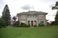 Hilltop View house.  Stylish 4 bedroom luxury home with 360 degree views