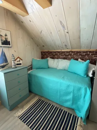 This Unit Sleeps 5 in Two Bedrooms and is a Quick Walk to the Beach.