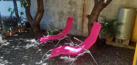 La Kaz Ferblantier.  Villa located 5 minutes' walk from the beaches of Saint-Leu. Отели рядом с достопримечательностью «Келония»