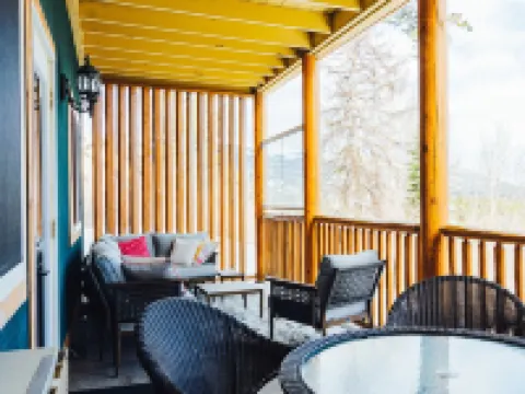 Modern mountain condo on Northstar Mountain licence # STRU 2025-16819 金伯利酒店