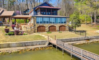 Luxurious Lakefront Paradise in Scottsboro w/ Dock