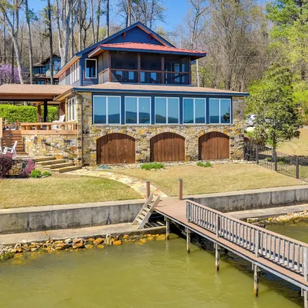 Luxurious Lakefront Paradise in Scottsboro w/ Dock