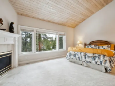 The Royal Canterbury Retreat - Near Kings Beach & Lake Tahoe