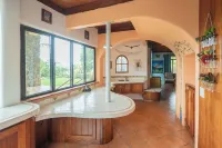 𝑳𝒖𝒙𝒆 » 5 Lakeview Villas » Sleeps 25 » AC »Pool »Hot Tub »Weddings »Retreats