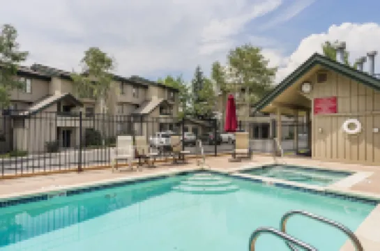 Promontory 6 3 Bedroom Townhouse by RedAwning