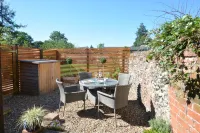 May Barn, Ixworth Hotels in 