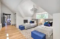 Luxe Timberland Villa w/ Lake Arrowhead Access! - Parkering