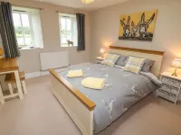 Millcott Hotels near Cogglesford Watermill