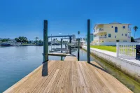 Walk to Beach! Waterfront Hudson Townhome - Boutique
