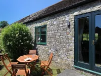 3 Home Farm South Hotels in Combpyne Rousdon