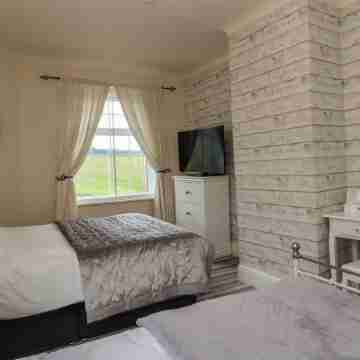 Rock Hollow Rooms